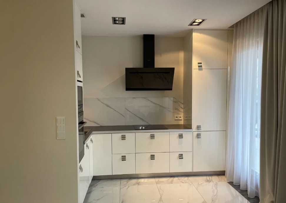 Дава се под наем Двустаен апартамент в Пловдив, Старият град - 60 кв.м за 285.6 € - Снимка #2