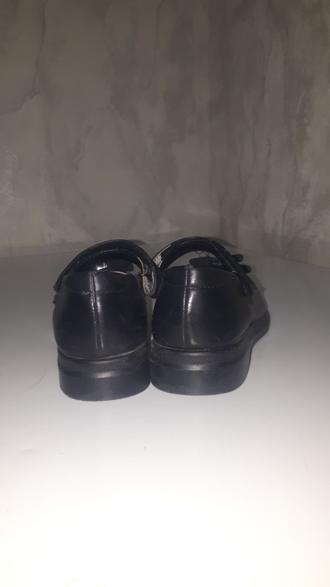 Красивые черные туфли для девочек