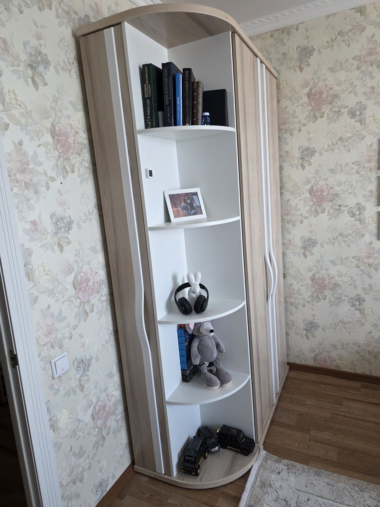 Продам шкаф и кровать