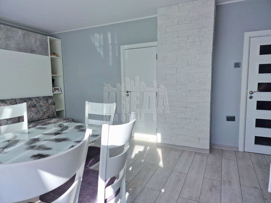 Продава се Двустаен апартамент в Варна, Цветен квартал - 64 кв.м за 1922 €/кв.м - Снимка #3