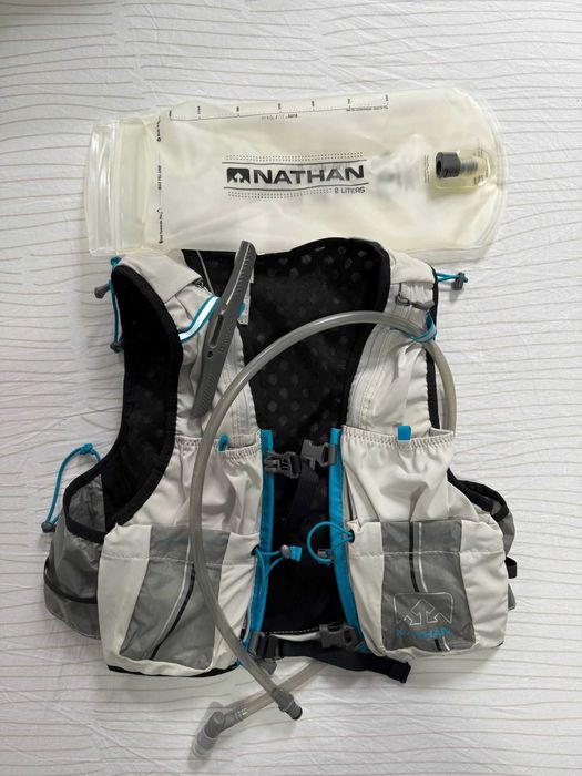 Vestă de alergare Nathan Vapor Air Vapor Grey