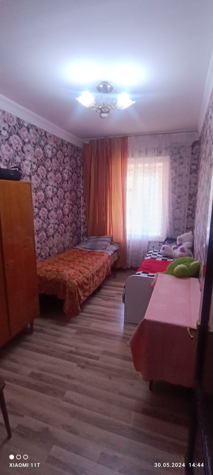 Продаётся 4 ком. квартира, 77 серия, 4 этаж 4 эт.дома. Паркент. базар.