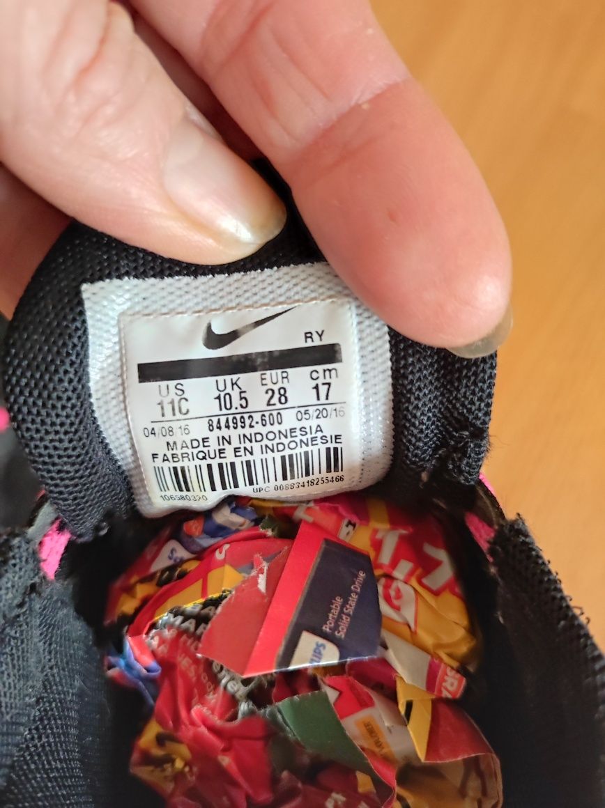 Маратонките nike uk 10.5 eur 28