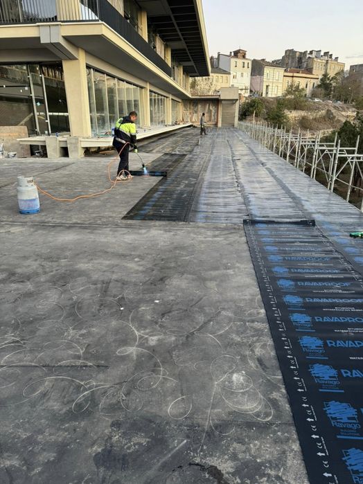 Hidroizolații  / terase  / izolații  / reparații acoperișuri