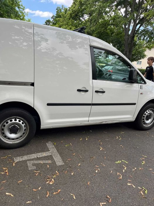 Vând Volkswagen Caddy