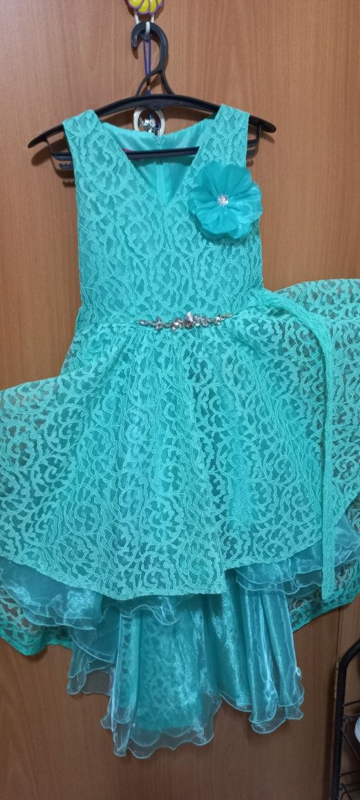 Нарядное платье 38 р.