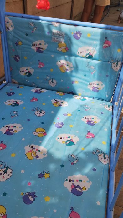 Vand pătuț nu a fost folosit deloc încă are folia pe laterale ,