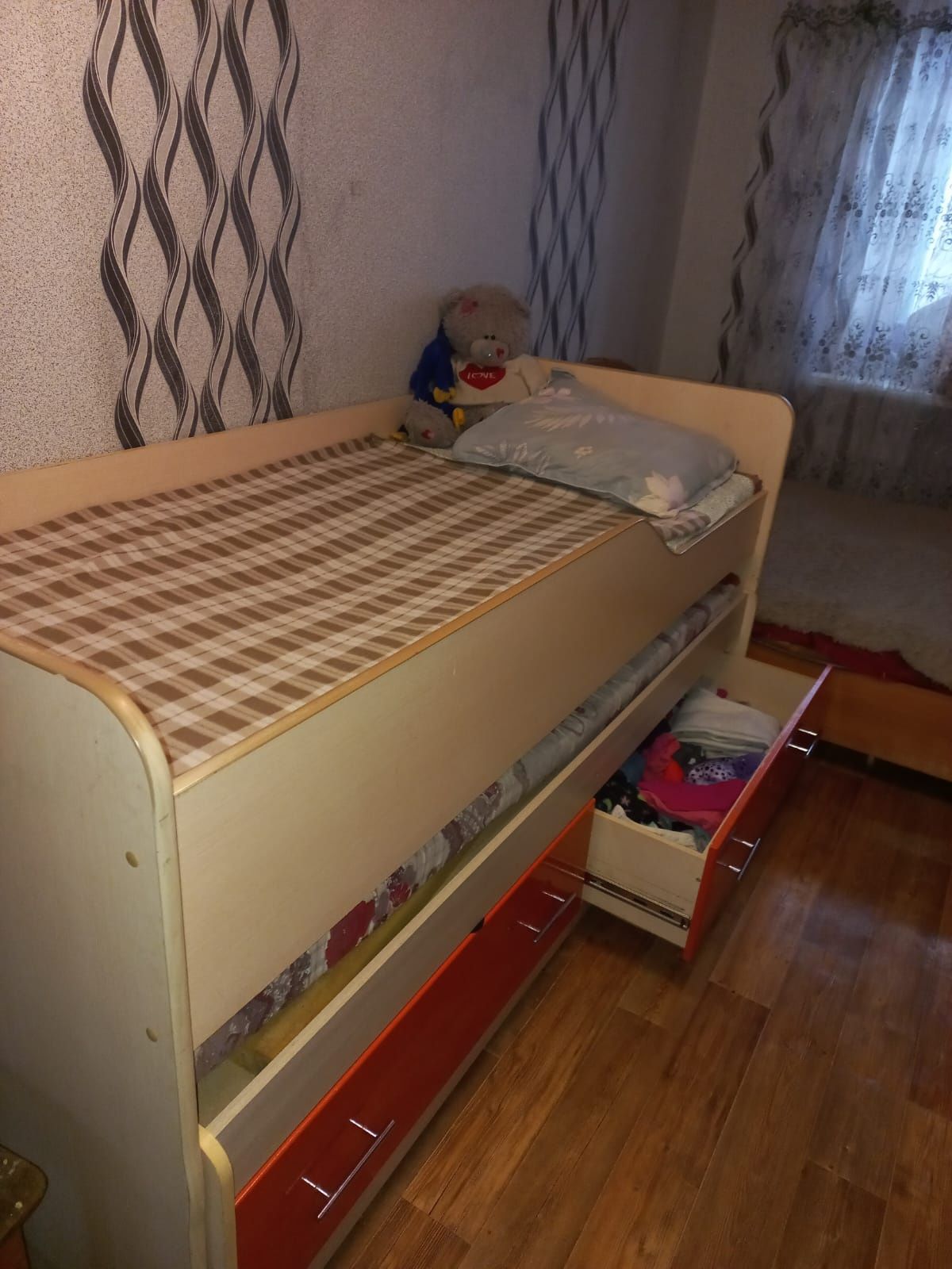 Продам двух спальную кровать