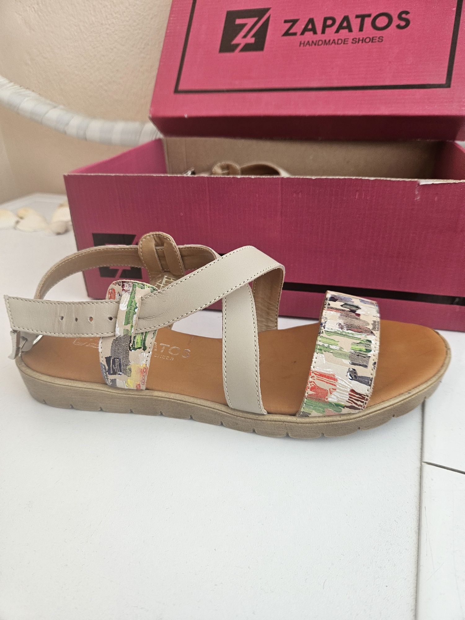 Чисто нови сандали Zapatos