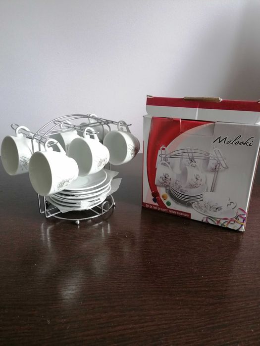 Set elegant cesti cu farfurii