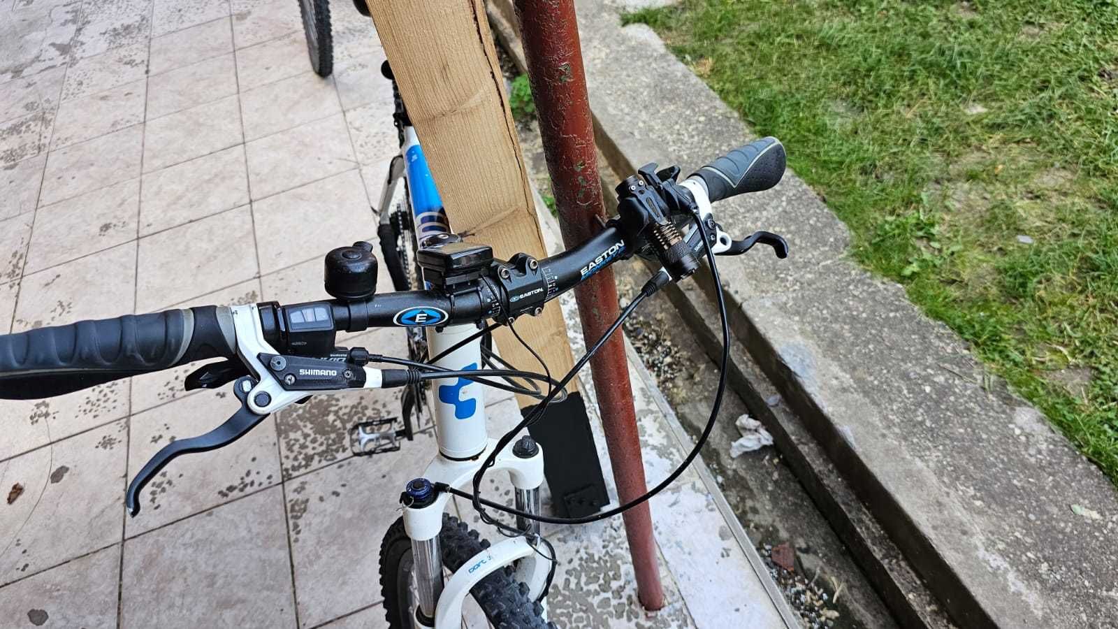 Vând bicicletă CUBE