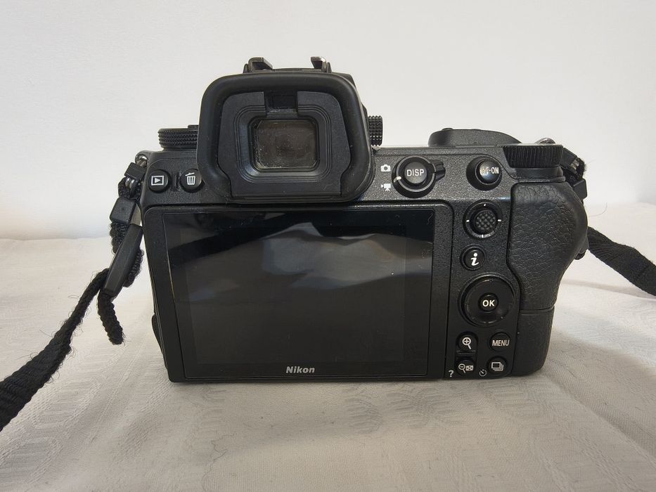 Vând Aparat Mirrorless NIKON Z6, 24.5 MP, Wi-Fi + Obiectiv 24-70mm f4