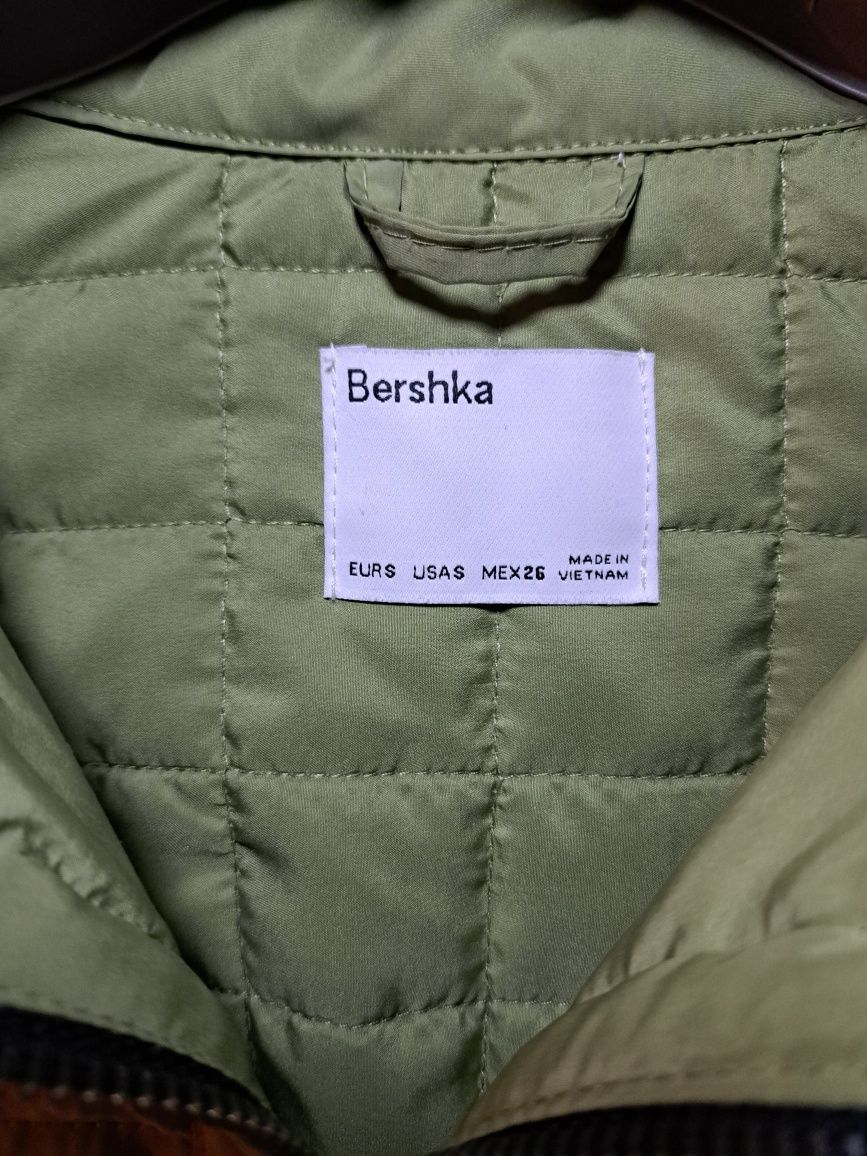Чисто ново яке-Bershka Хс,С размер