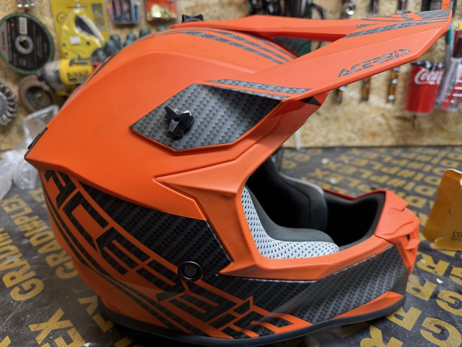 Продавам каска ACERBIZ