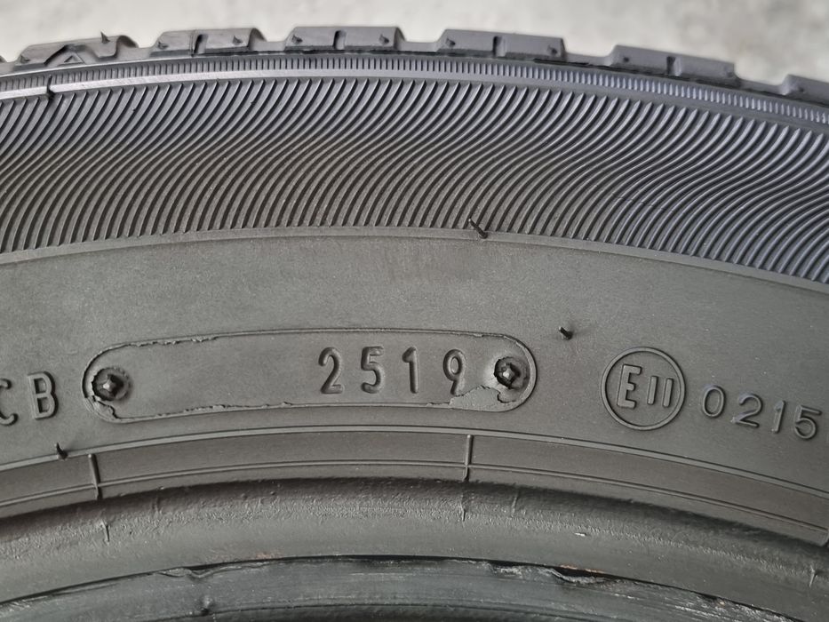 195/60/15 Sumitomo 4Броя: 200лв 6мм