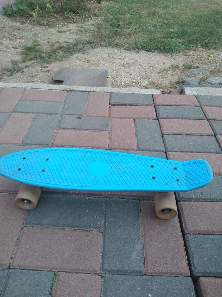 Vând skateboard.