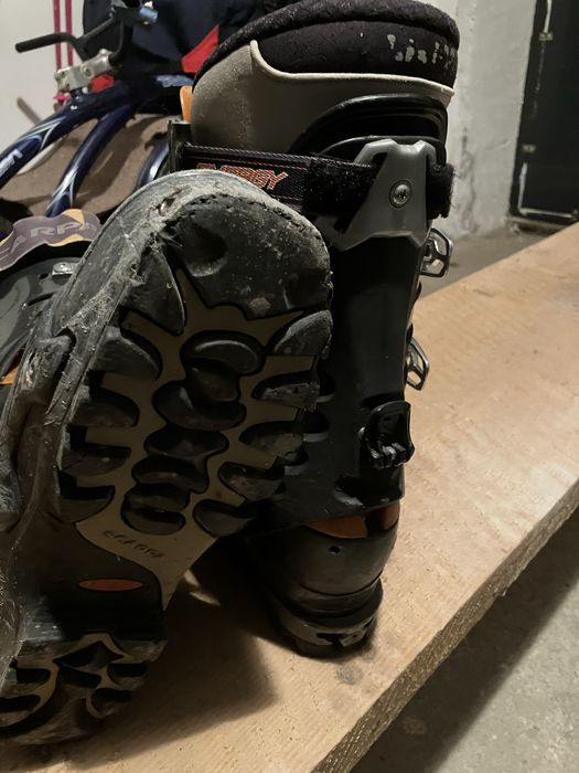 Clapari de tura Scarpa Skookum 2010