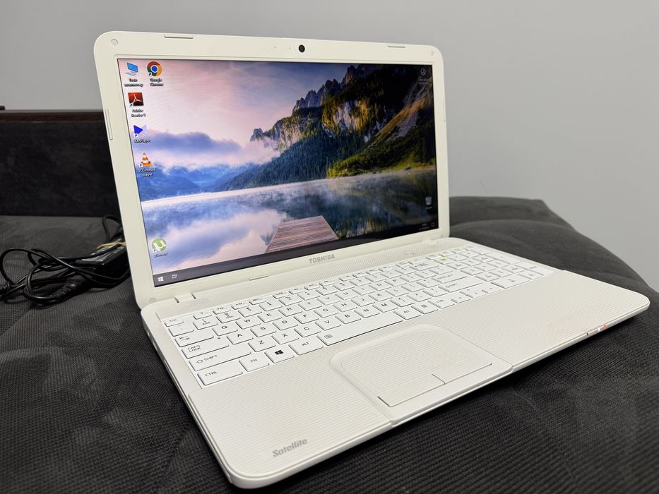 Лаптоп ТOSHIBA + зарядно