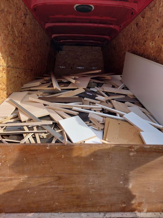 Debarasam Moloz Mobila Apartamente Garsoniere gunoi resturi