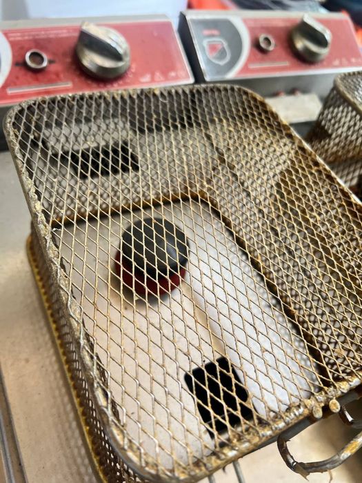 Профессионал фритюрница сотилади