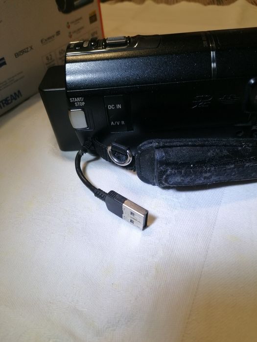 Видеокамера  SONY , СОНИ с батерия и чантичка.