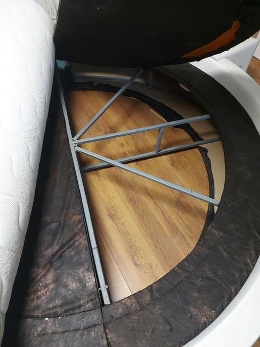 Кръгла спалня с музика