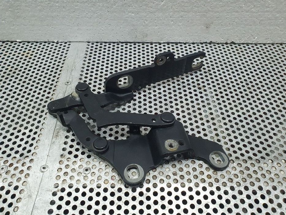 Balama capota motor  dreapta BMW 3 V E90 2004 - 2012 2.0 320 d M47 D20 (204D4), N47 D20 C  7115263