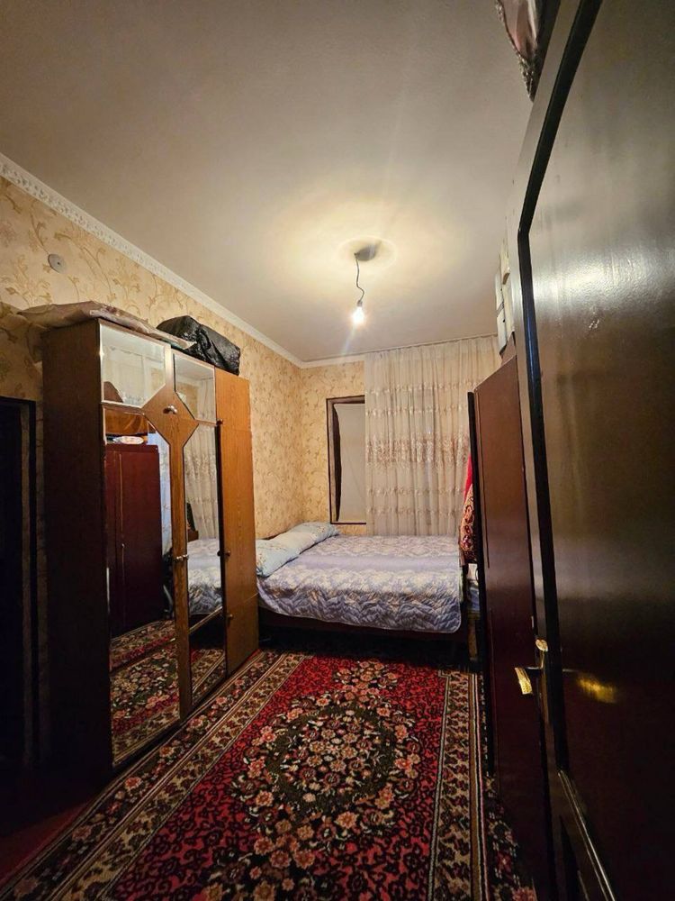 Massiv panelniyda uchastka sotiladi