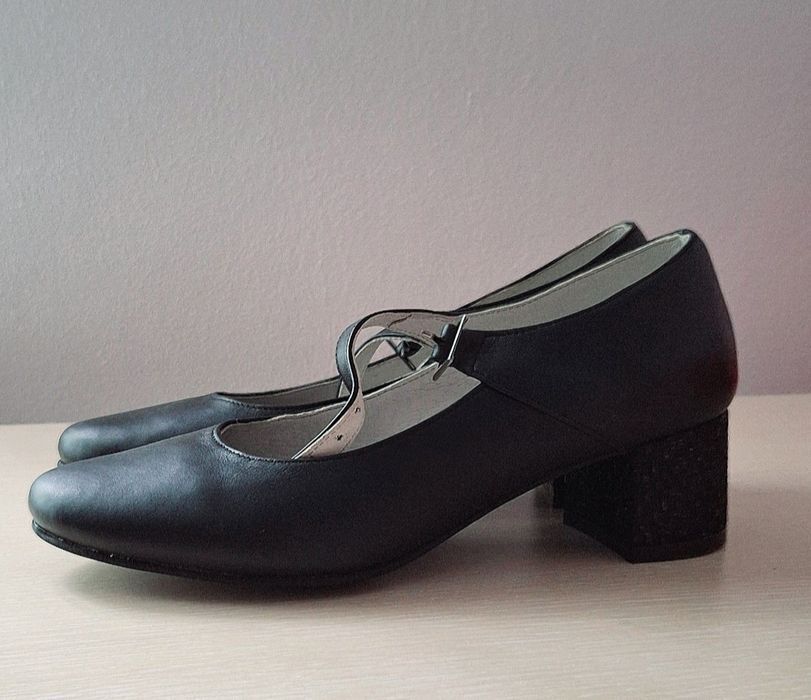 Pantofi negri cu toc