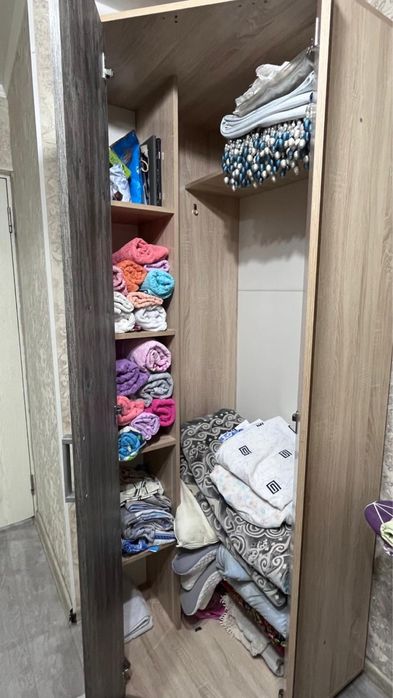 Продам шкаф угловой