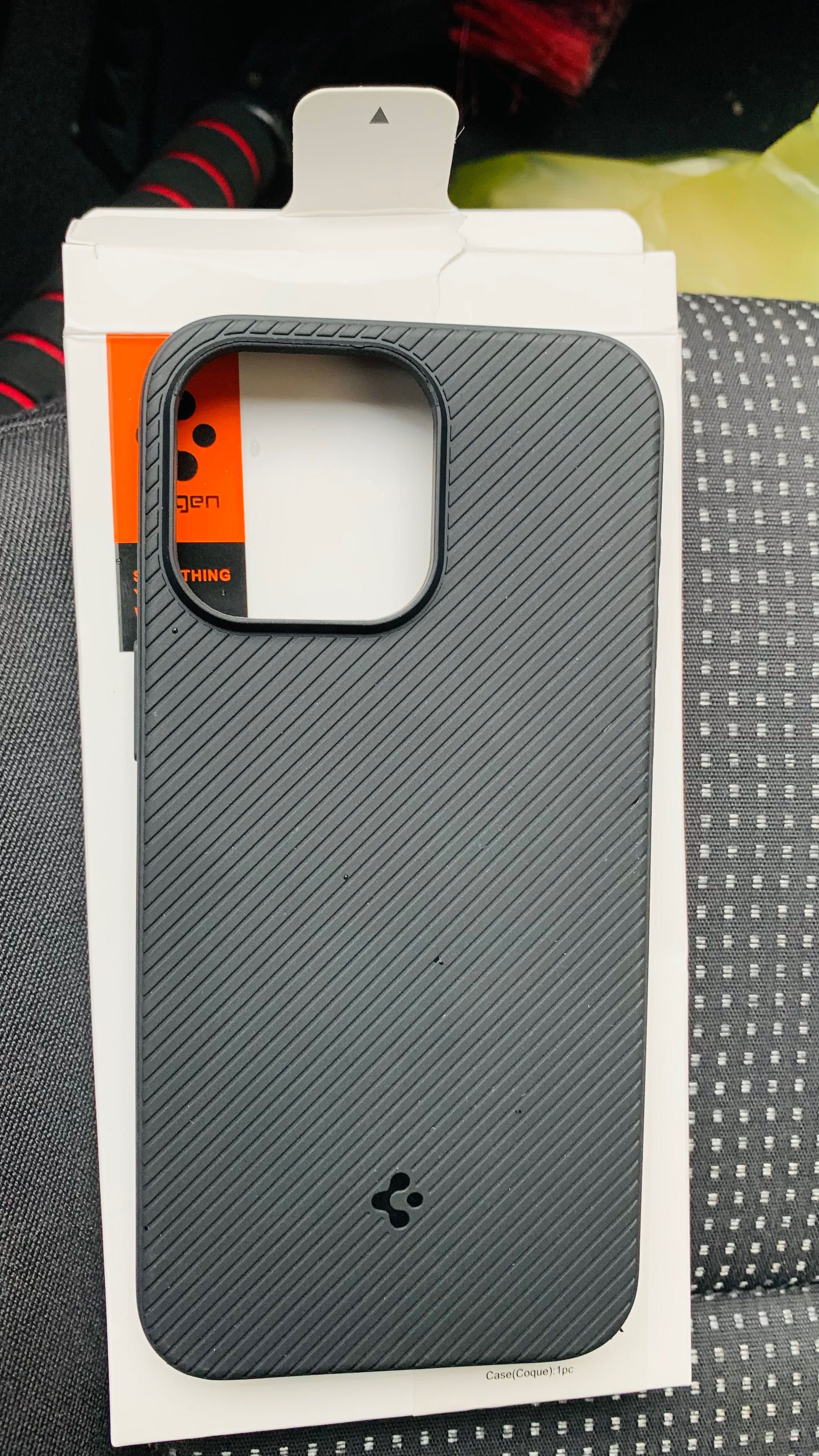 Кейс за iPhone 15 Pro Max с MagSafe марка Spigen