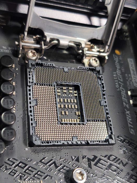 Kit procesor I7 8700k+ Asus Rog Strix Z390-I mITX+16gb ram DDR4