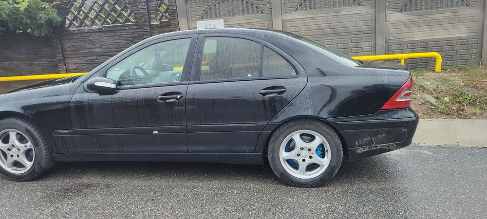 Vând Mercedes c 200