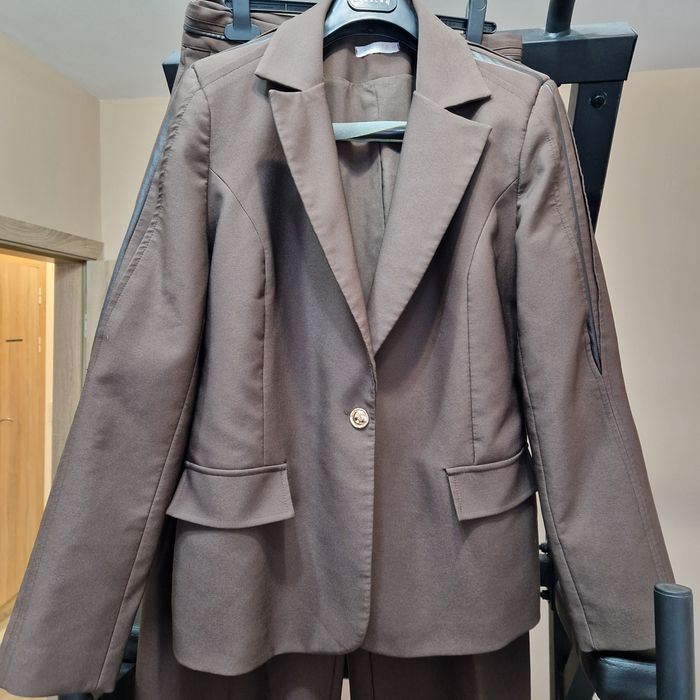 Костюм 2 части :сако и панталон