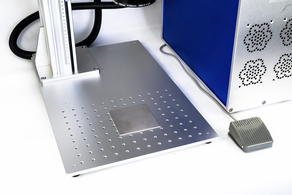 Висококачествен лазер за гравиране и маркиран Fiber Laser 30W с EZCAD2