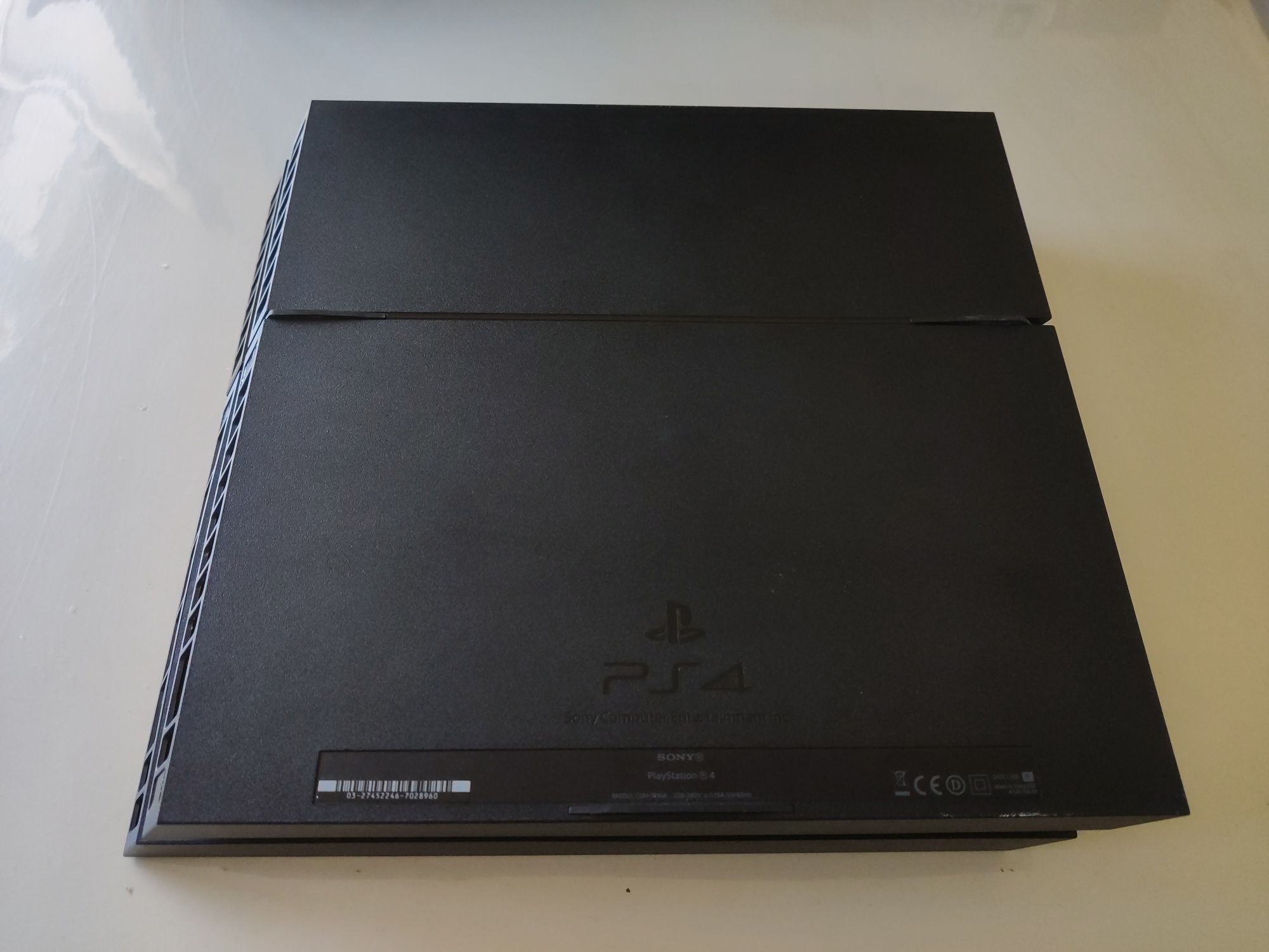 Sony PS4 500gb с кутия, джойстик и игра
