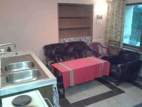 Дава се под наем Двустаен апартамент в София, Орландовци - 40 кв.м за 300 € - Снимка #1