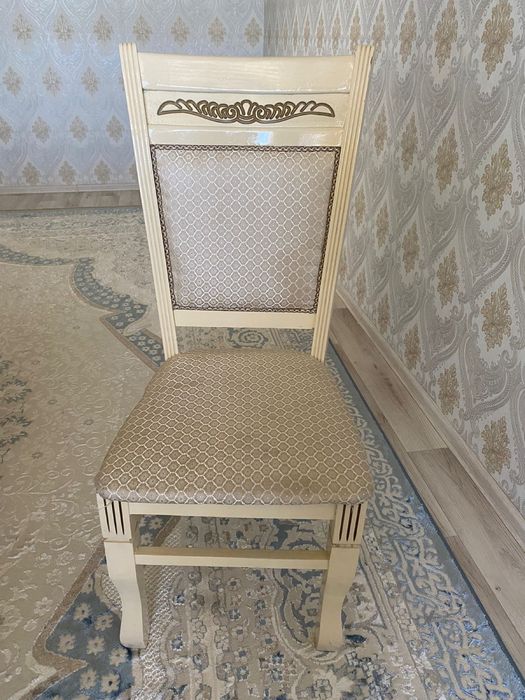 Стол и стулья продам