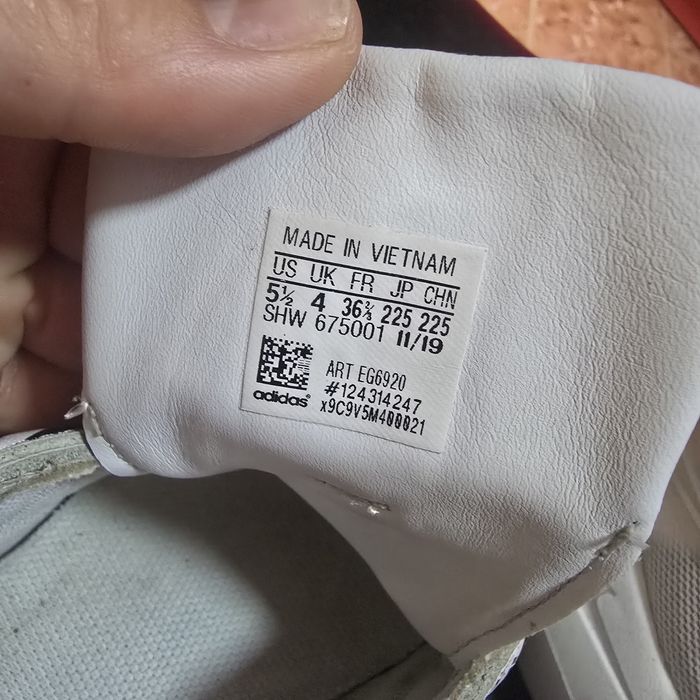 Adidasi de femei albi Adidas