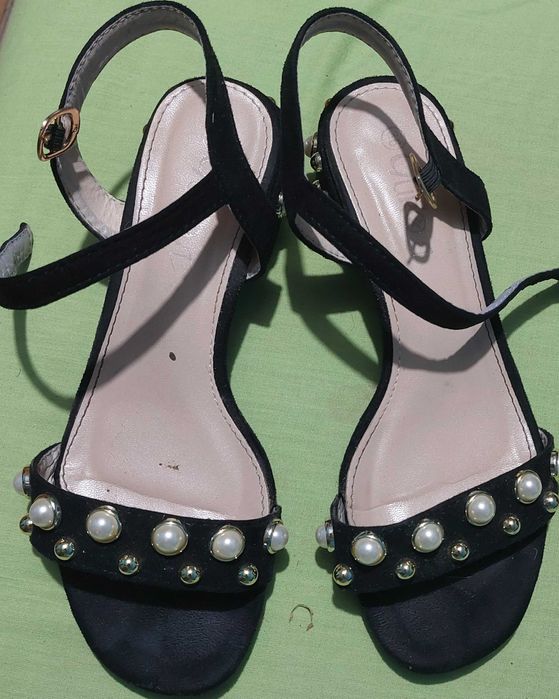 Sandale cu perluțe