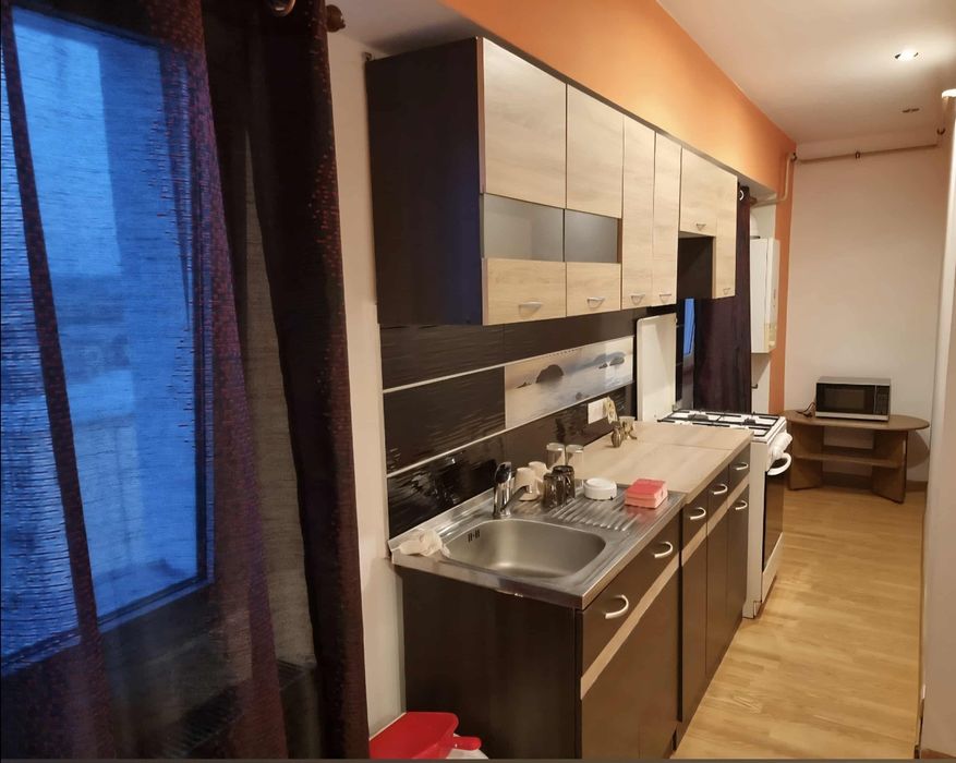 Închiriez apartament
