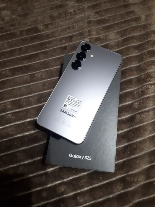 Samsung galaxy S25 256Gb Silver