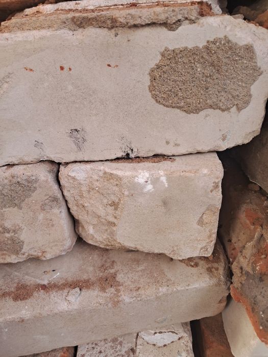 Белый кирпич в хорошем состояние