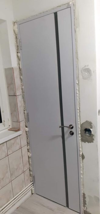 Montat uși interior,uși metalice