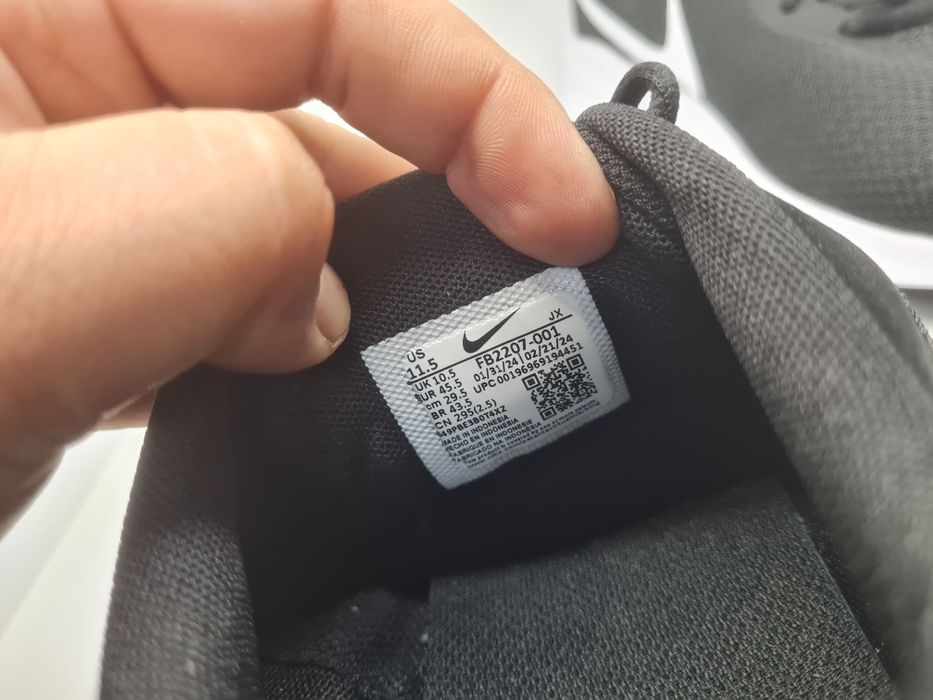 Маратонки Nike 

Нови с кутия.

Размер 45.5 стелка 29.5 см.

Цена 89 л