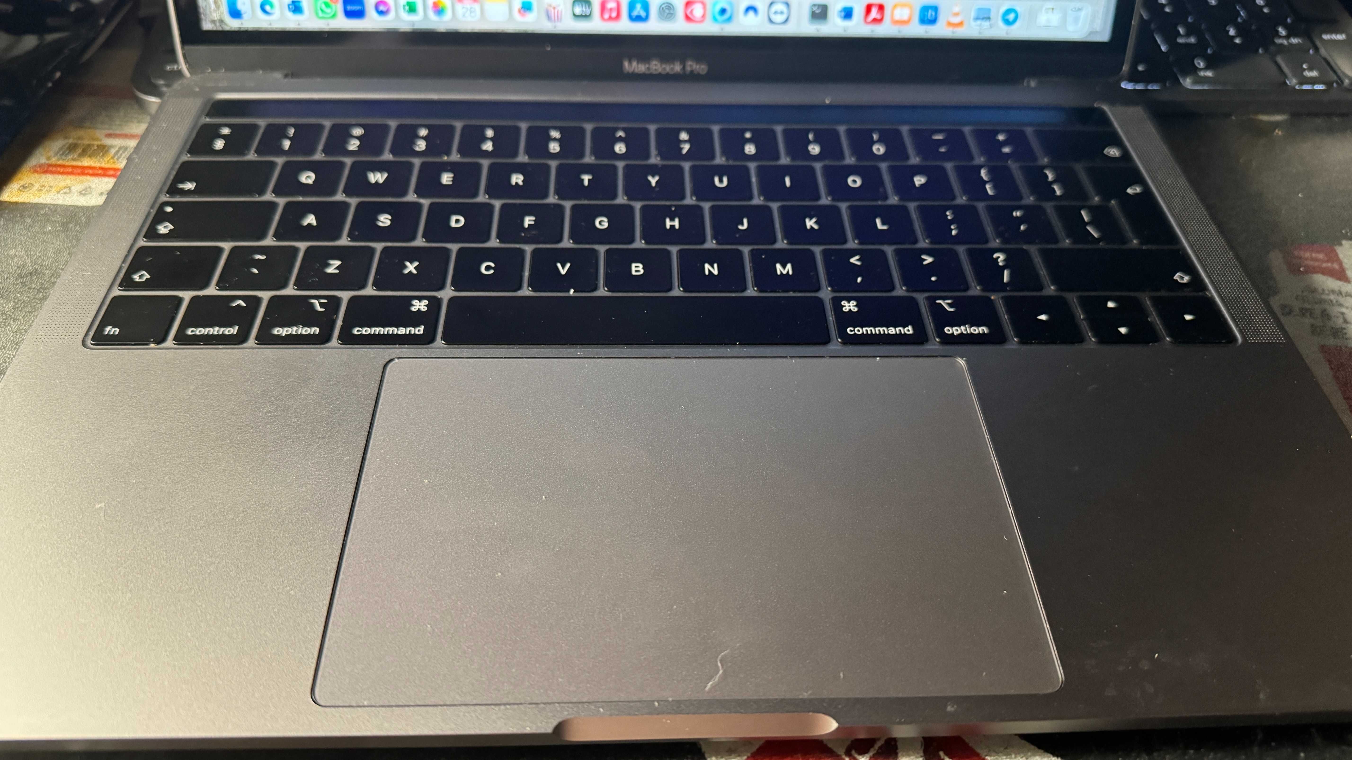 Macbook Pro i5 2.4GHz, 2019, 4 Thunderbolts, Touchbar 16GB RAM, 256GB