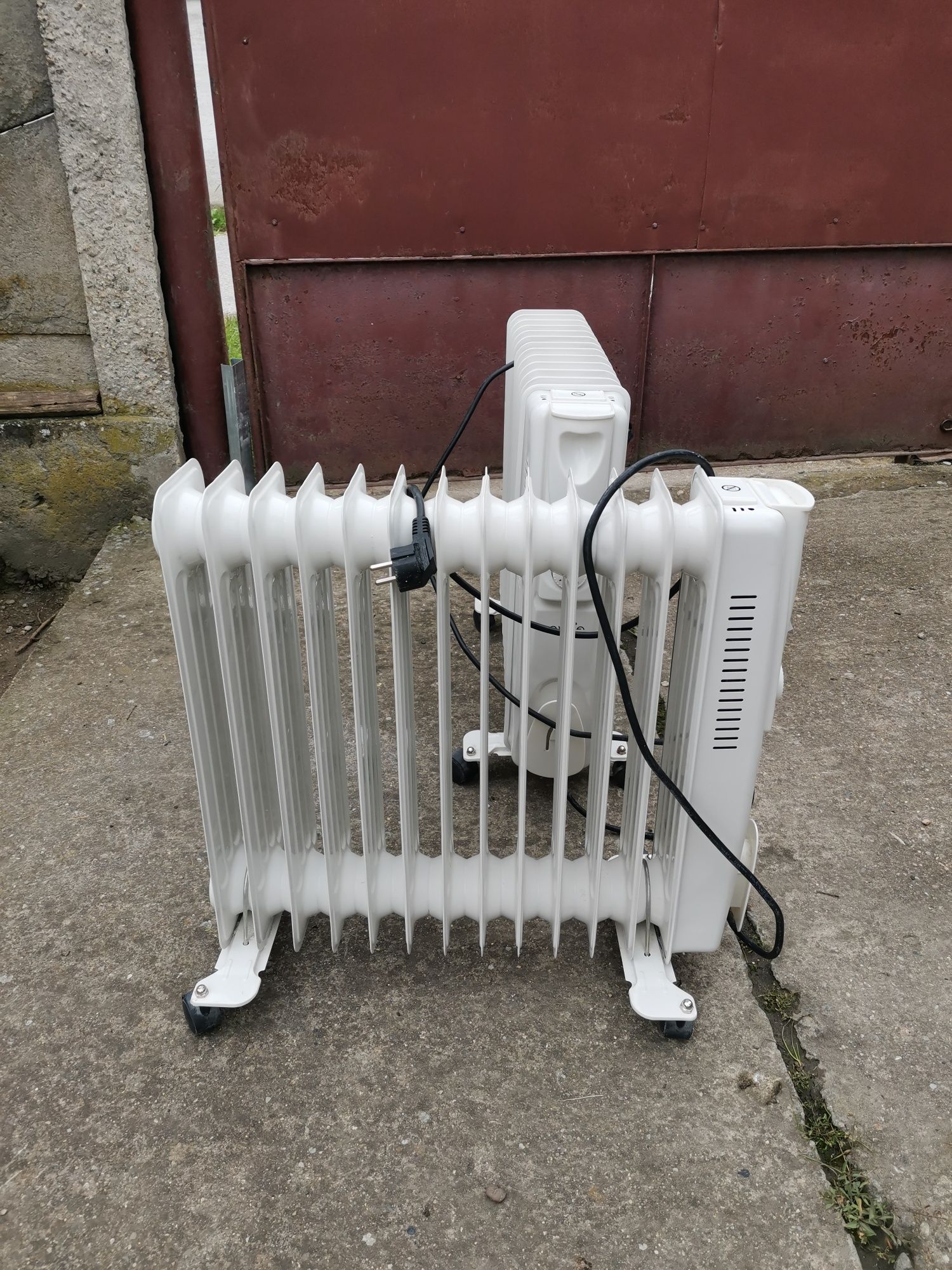 Vând calorifere electrice pe ulei