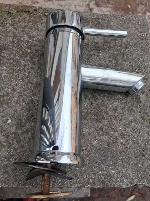 Батерия за мивка стояща