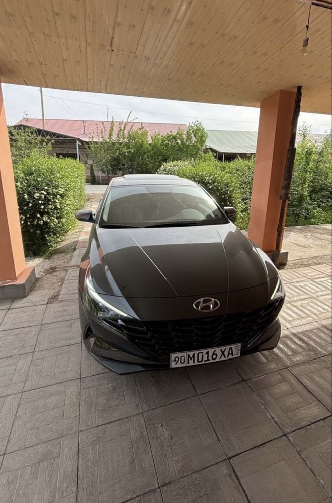 Hyundai elantra sotiladi