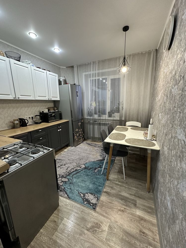 Продается 2 ком квартира 9 мкр 44 дом.